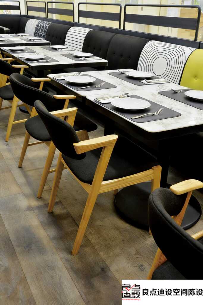 黑白配yyds!这家简约风咖啡店装修软装设计太上头了​